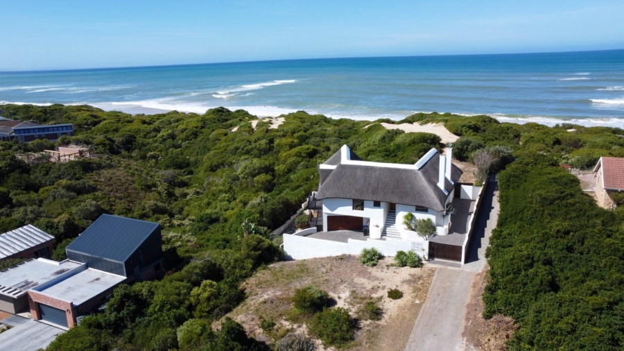 4 Bedroom Property for Sale in Paradise Beach Eastern Cape